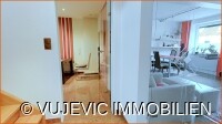 Diele mit Blick in Küche und Wohnzimmer
