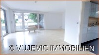 Wohnzimmer mit Balkonzugang