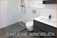 Modernes Duschbad