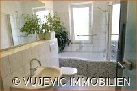 Modernes Wannenbad