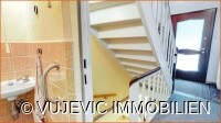 Diele mit Gäste-WC und Treppe