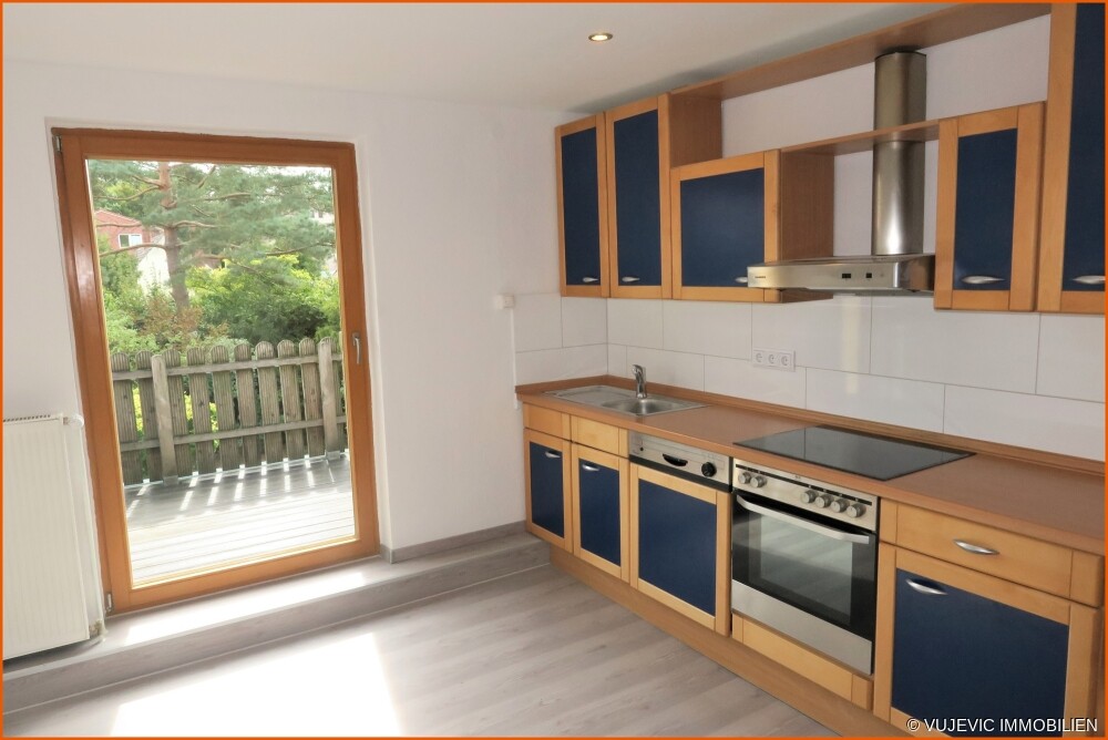 Küche mit Terrassenzugang