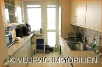 Küche mit Balkonzugang