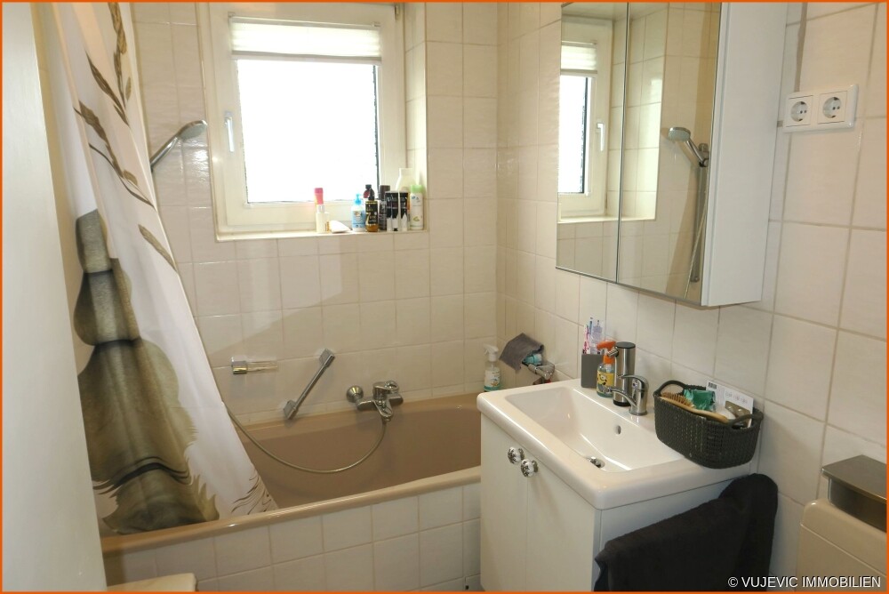 Wannenbad mit Fenster