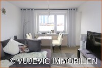 Wohnzimmer mit Balkonzugang