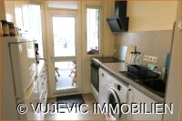 Küche mit Balkonzugang