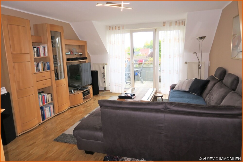 Wohnzimmer mit Balkonzugang