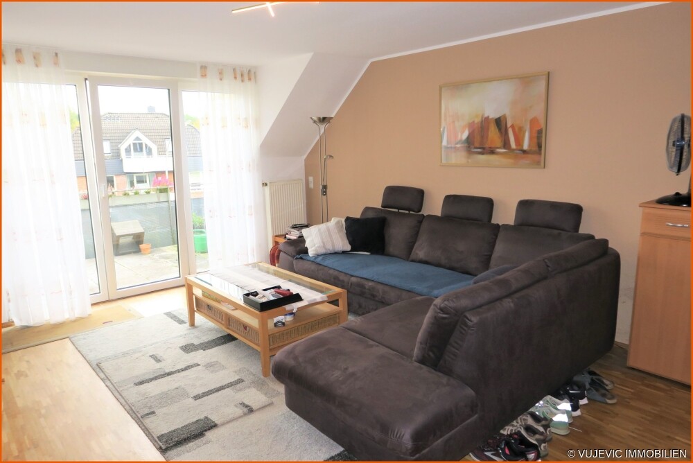 Wohnzimmer mit Balkonzugang