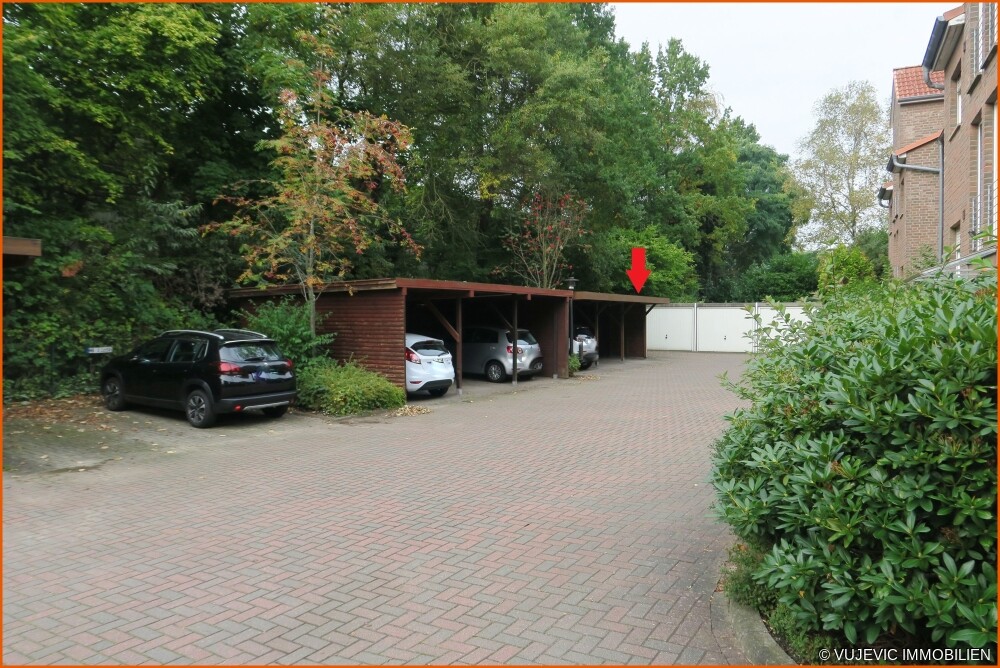 Stellplätze hinter dem Haus