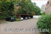 Stellplätze hinter dem Haus