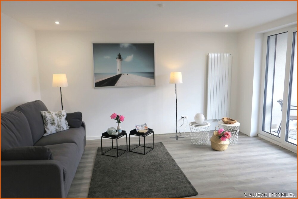 Offener Wohnbereich mit Terrassenzugang