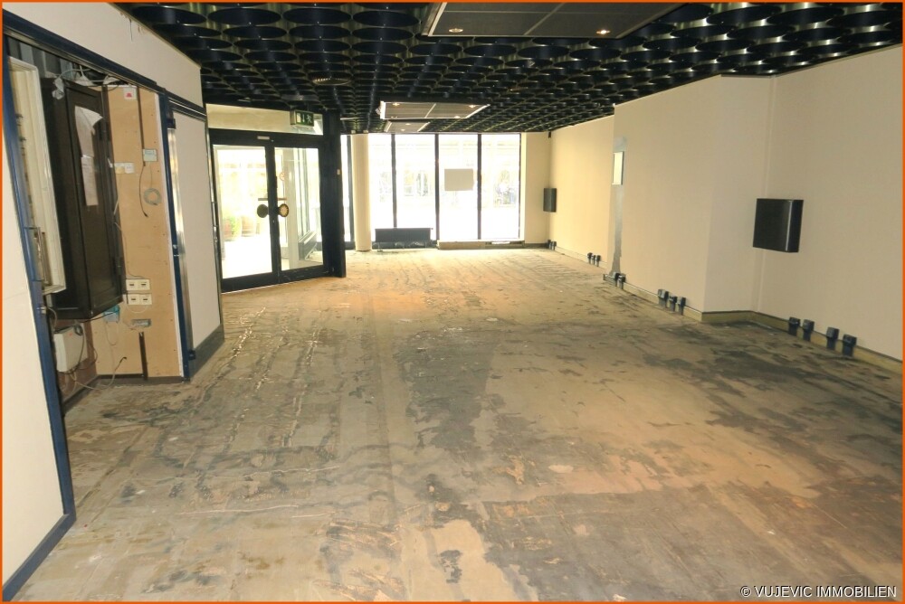 Blick Richtung Schaufenster