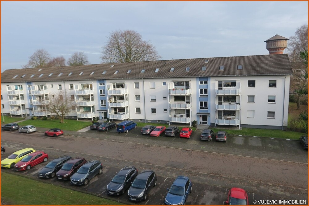 Zugeordnete Stellplätze vor dem Haus