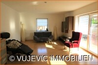 Großes Wohnzimmer mit Terrassenzugang