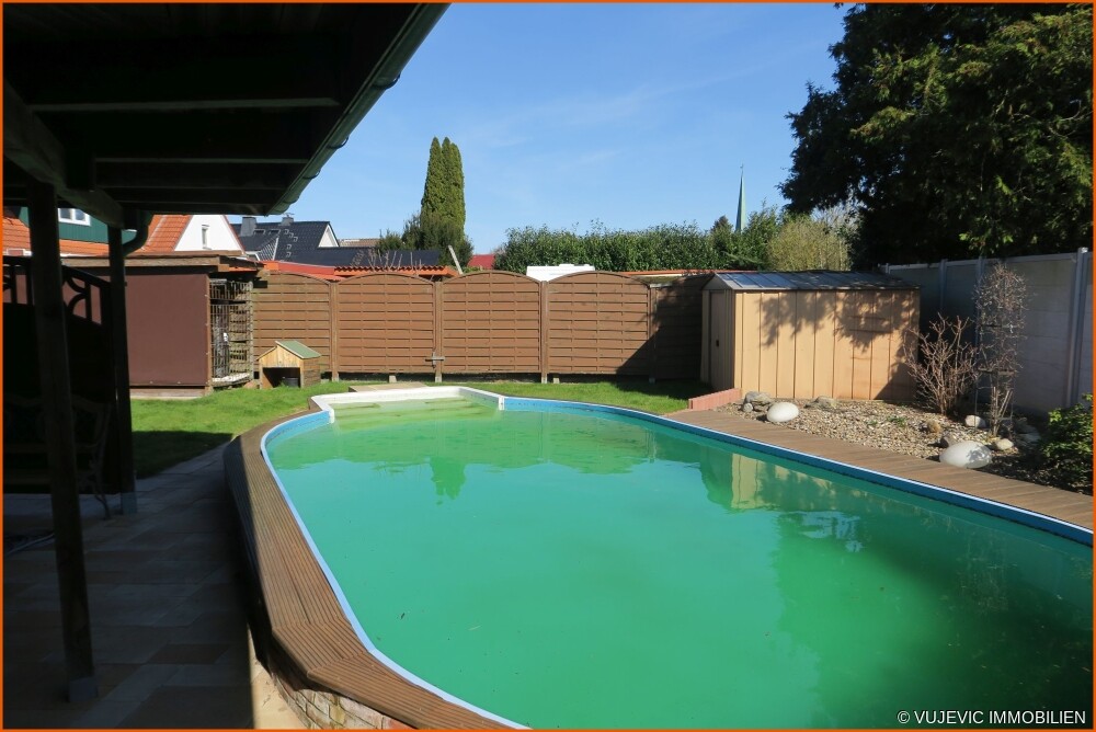 Pool mit Terrasse
