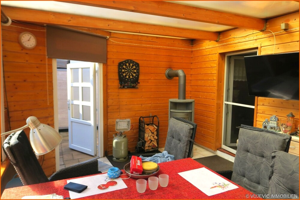 Wintergarten mit Kaminofen