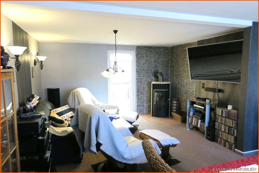 Großes Wohnzimmer mit Kaminofen