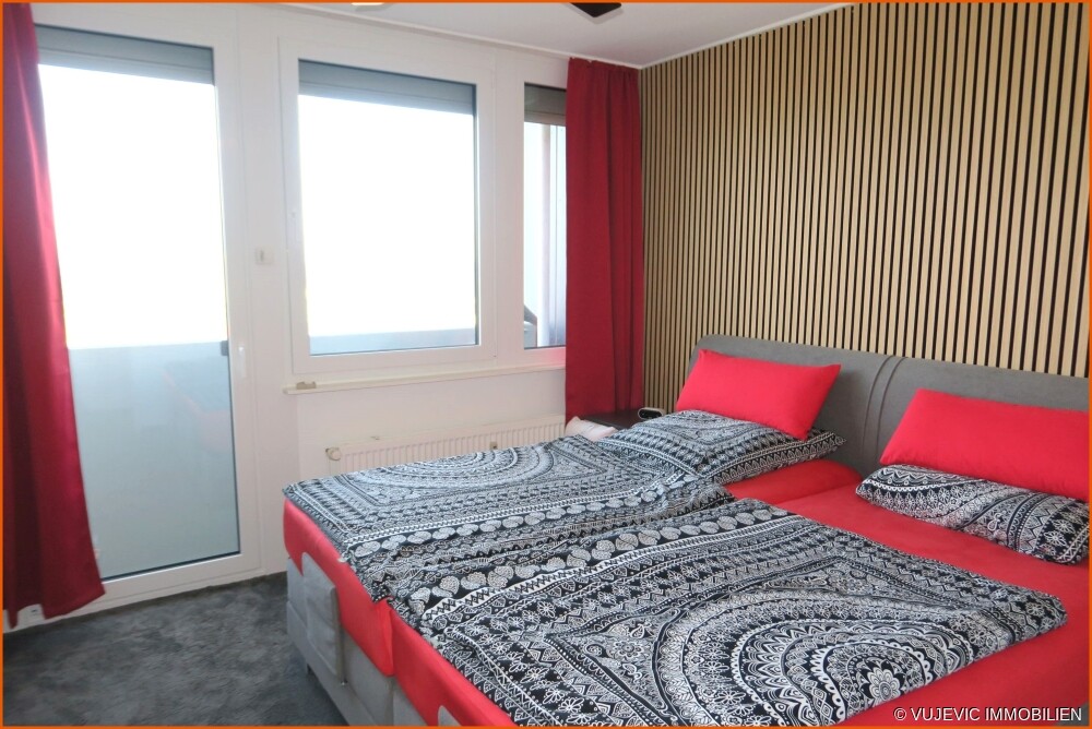 Schlafzimmer mit Balkonzugang