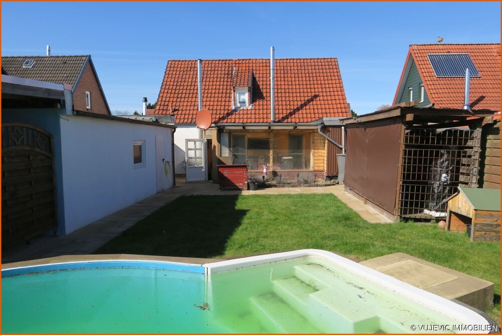 Pool und Rückansicht