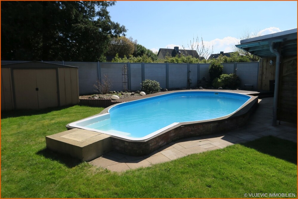 Pool im Garten