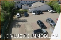 Zugeordnete PKW-Stellplätze auf dem Innenhof