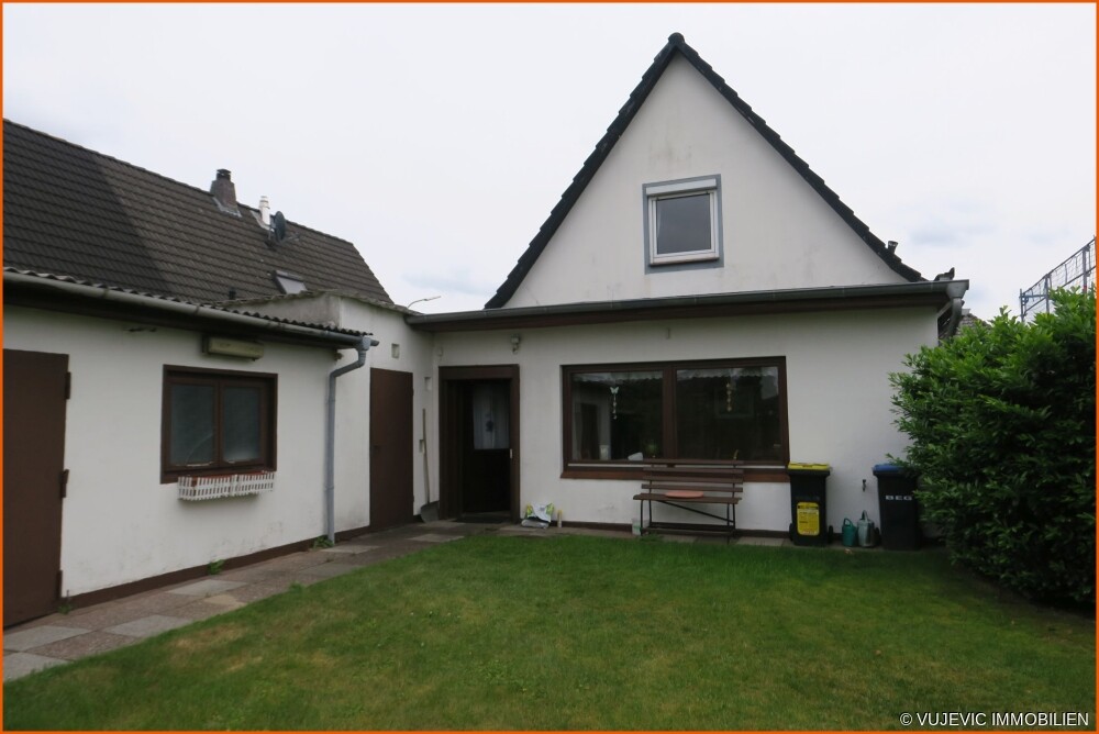 Rückseite mit Garage