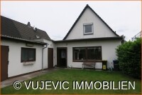 Rückseite mit Garage