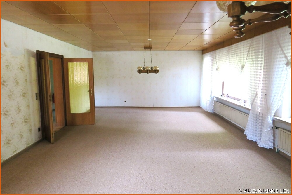 Großes Wohnzimmer im EG (rechte Whg.)
