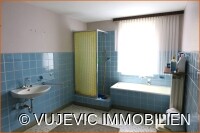 2. Vollbad im EG (rechte Whg.)