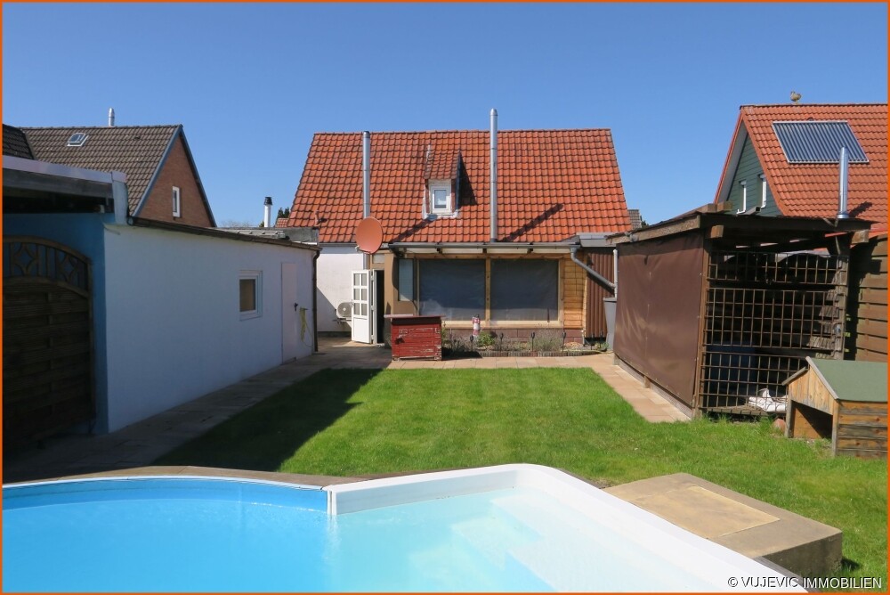 Pool und Rückansicht