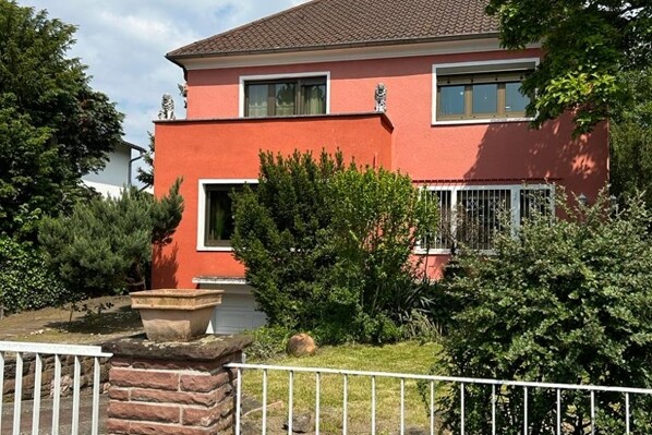 Straßenansicht