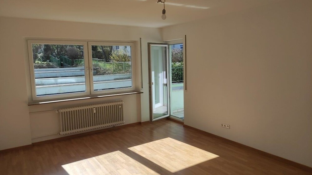 Schlafzimmer mit Zugang Balkon