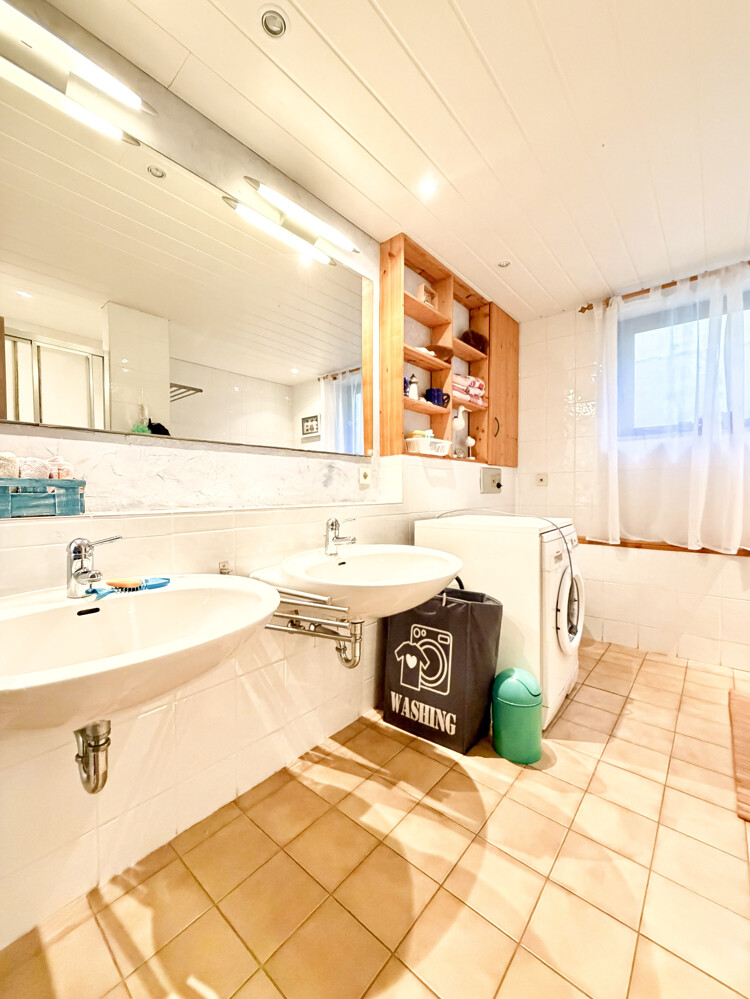 UG - Badezimmer Ansicht 2 mit WM Anschluss
