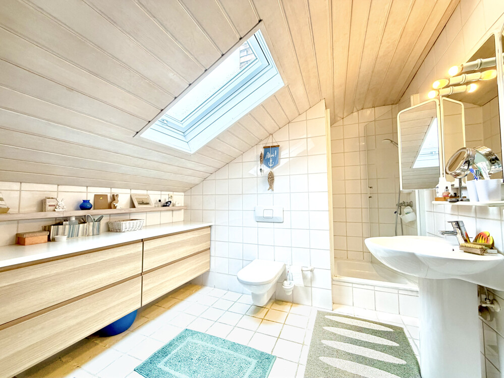 OG - Badezimmer mit Dusche