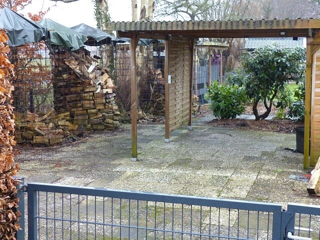 Holzlager/ Zweite Zufahrt