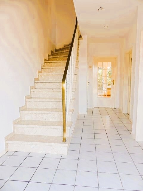 Diele mit Treppe ins OG