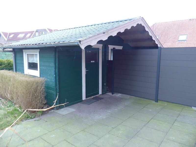 Terrasse mit Blockhaus