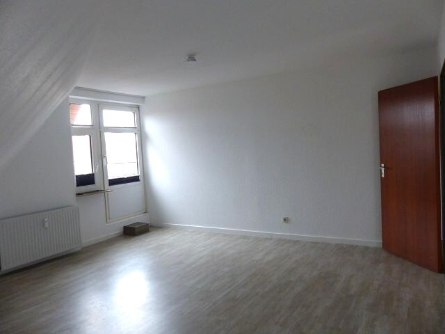 Schafzimmer mit Zugang zum Balkon