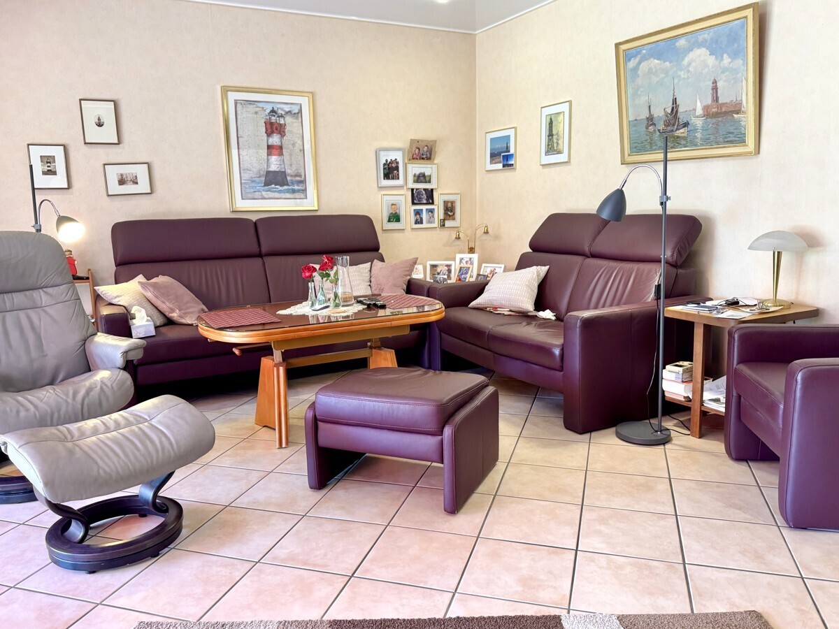 helles, freundliches Wohn-/Esszimmer ...