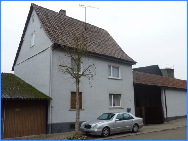Wohnhaus mit Zufahrt