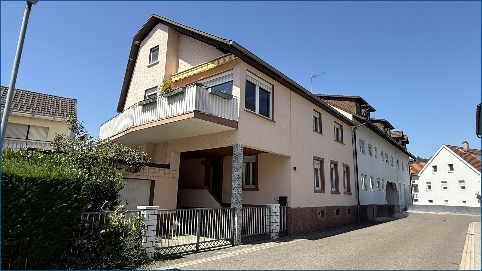 Straßenansicht