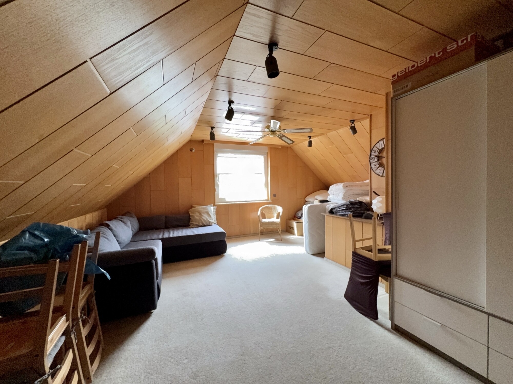 ausgebautes Zimmer (DG)