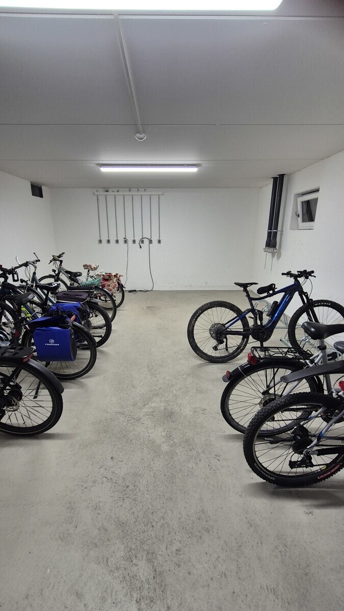 Fahrradstellplatz mit Ladestation