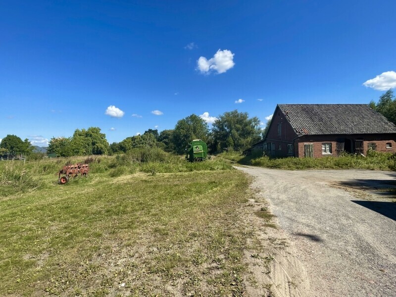 Aussicht nach hinten Richtung Hof und Grünland