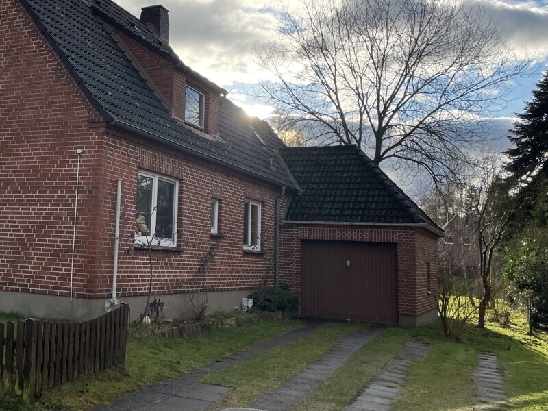 Auffahrt mit Garage