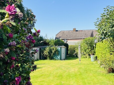 Garten im Sommer