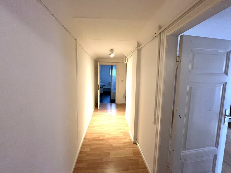 aktuell nicht vermietete Wohnung im OG - Flur