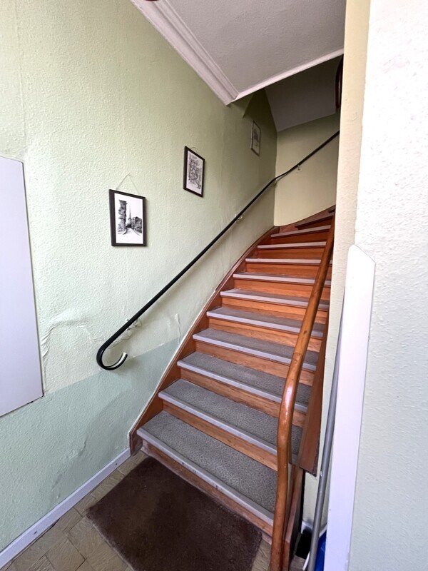 Treppenhaus zu den Wohnungen
