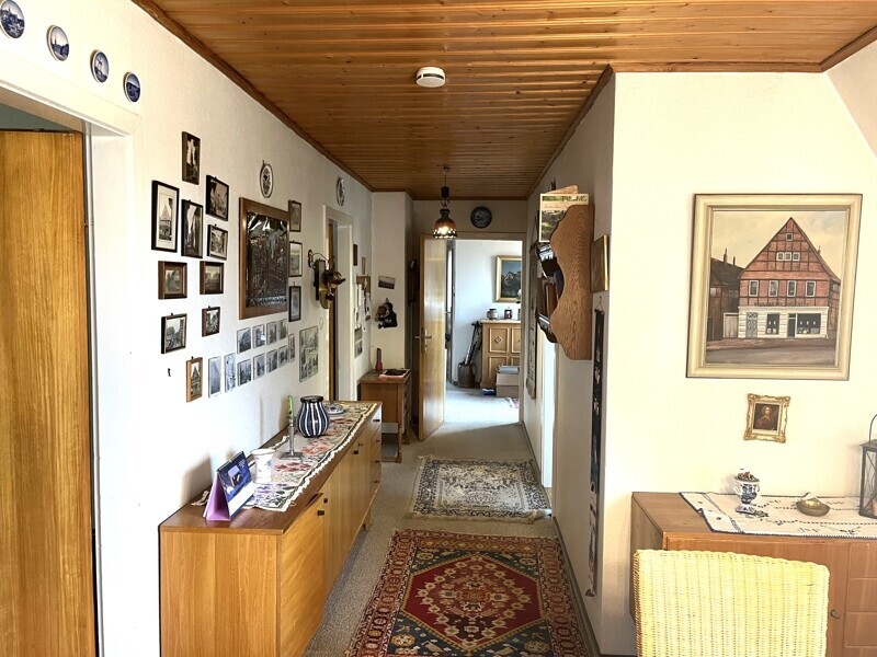 große Wohnung im DG - Flur