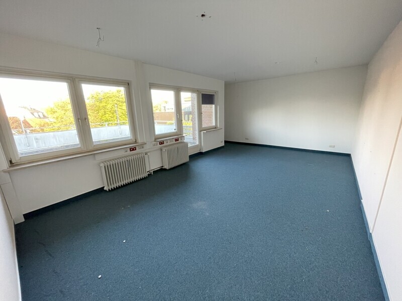 großer Raum vor der Dachterrasse
